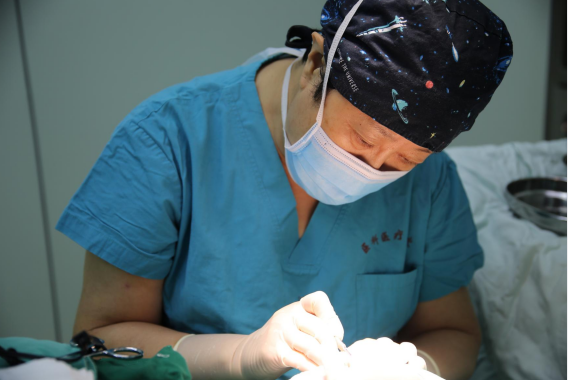 八大处整形杨庆华假体隆胸后一定要填充点脂肪效果才会好吗