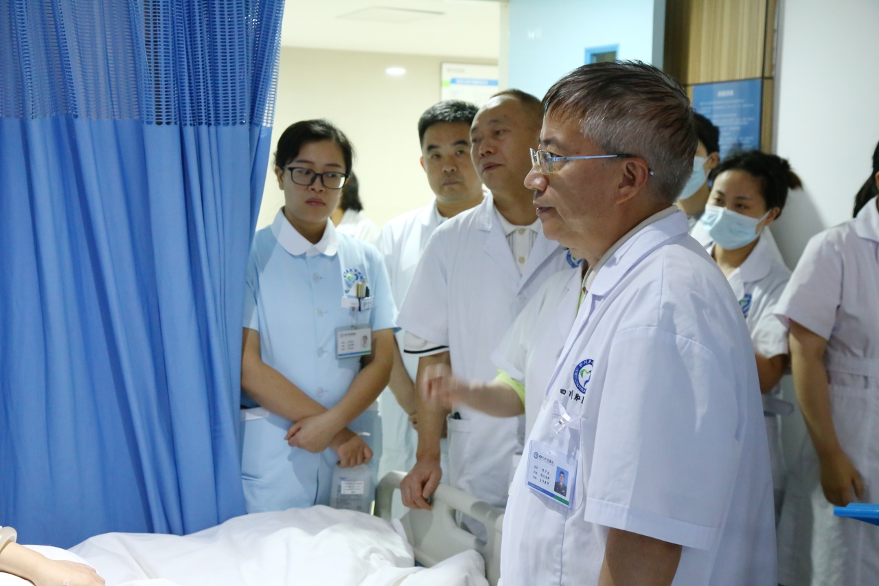 1765174785694643.jpg 专家查房.jpg