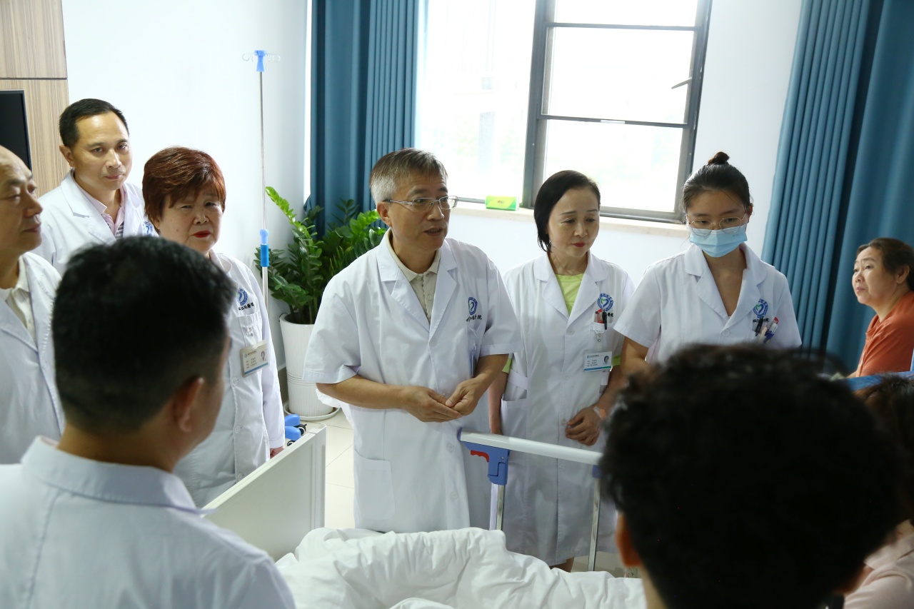 专家查房2.jpg