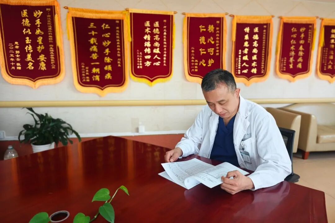 【燕医故事】无影灯照初心 手术刀护安康——记河北燕达医院外科杨云波主任