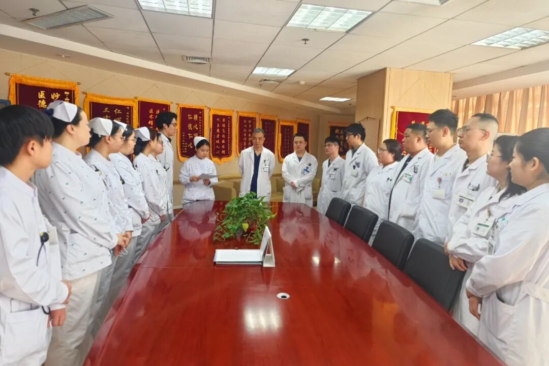 【燕医故事】无影灯照初心 手术刀护安康——记河北燕达医院外科杨云波主任