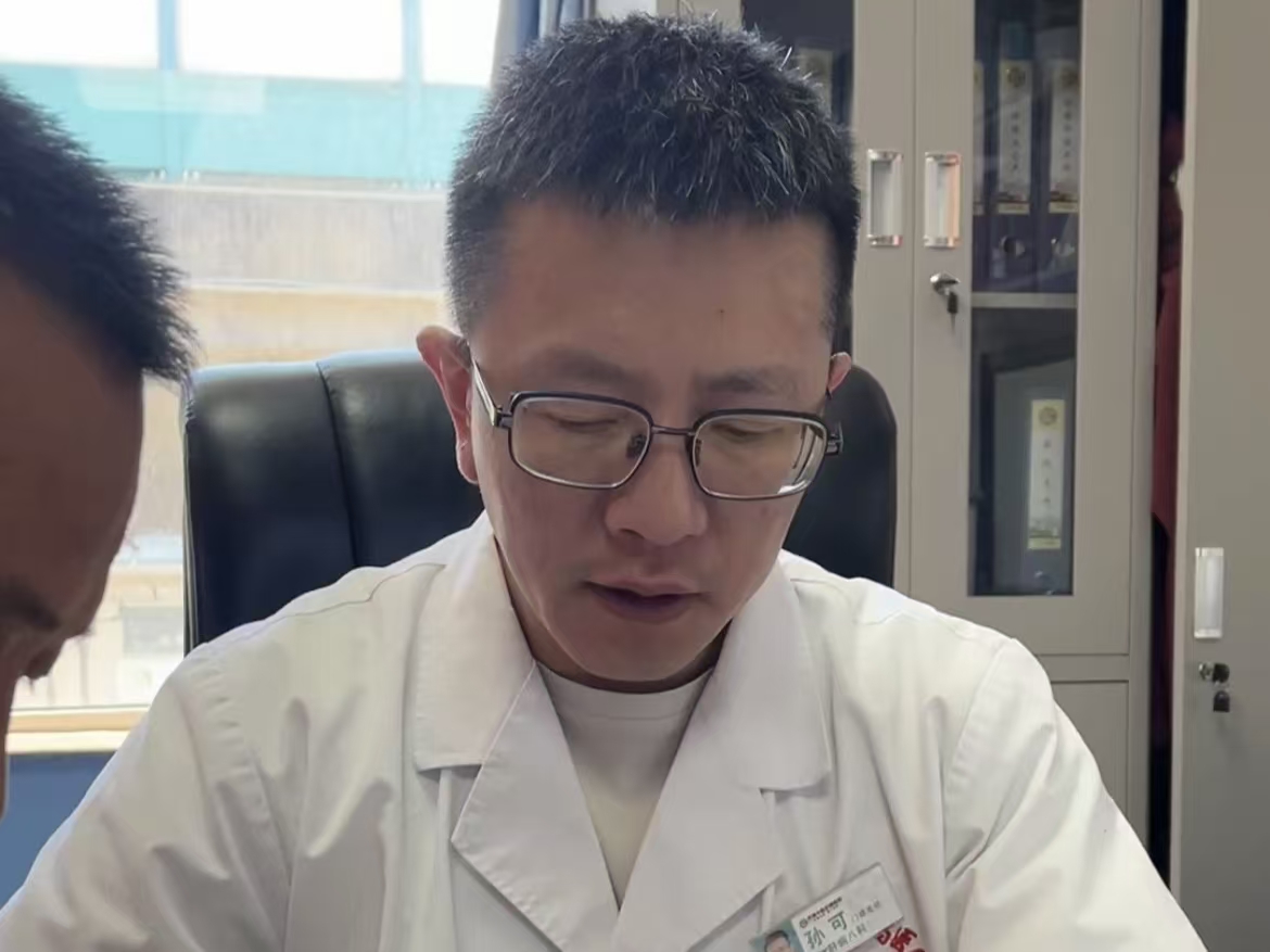 济南中医肝病医院肝病八科门诊主任孙可医生